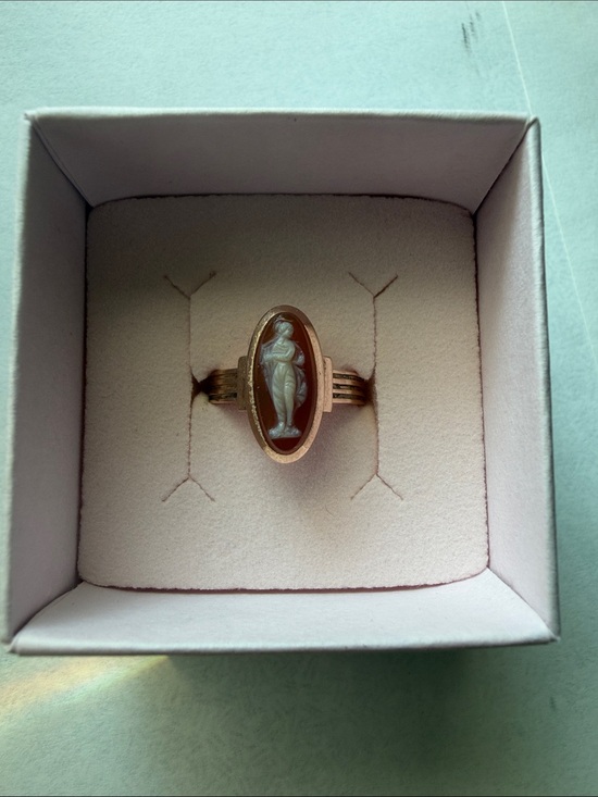 Jewelry - 14k gold Cameo Ring with White Cameo Figure